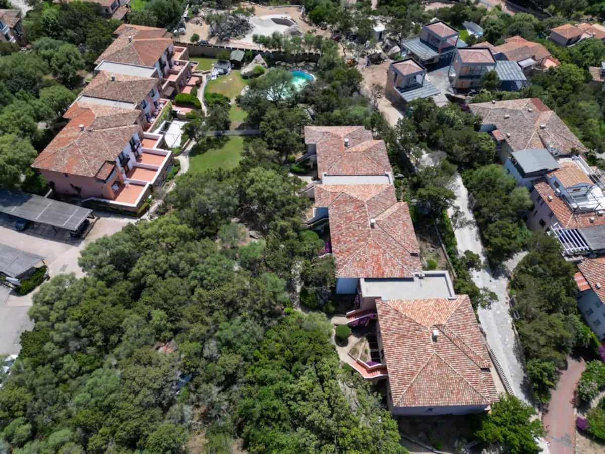 Appartamento con piscina e giardini lussureggianti foto 22