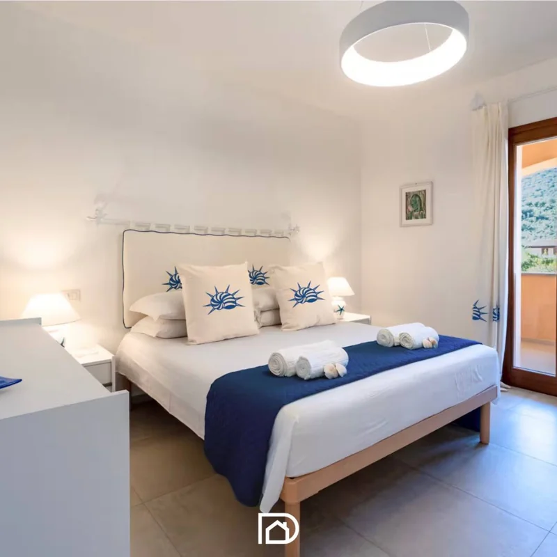 Camera da letto matrimoniale di un appartamento Short Rent Dremsi